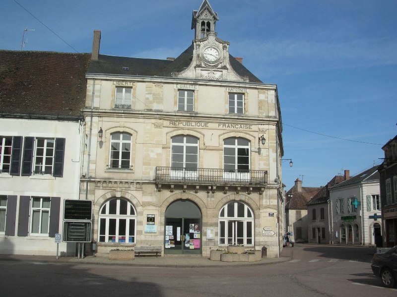 Corbigny (Nièvre) La Mairie