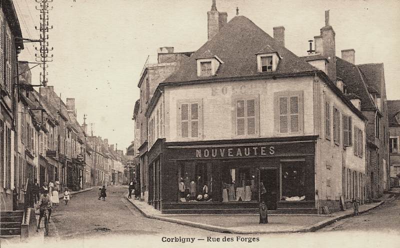 Corbigny (Nièvre) La rue des forges CPA