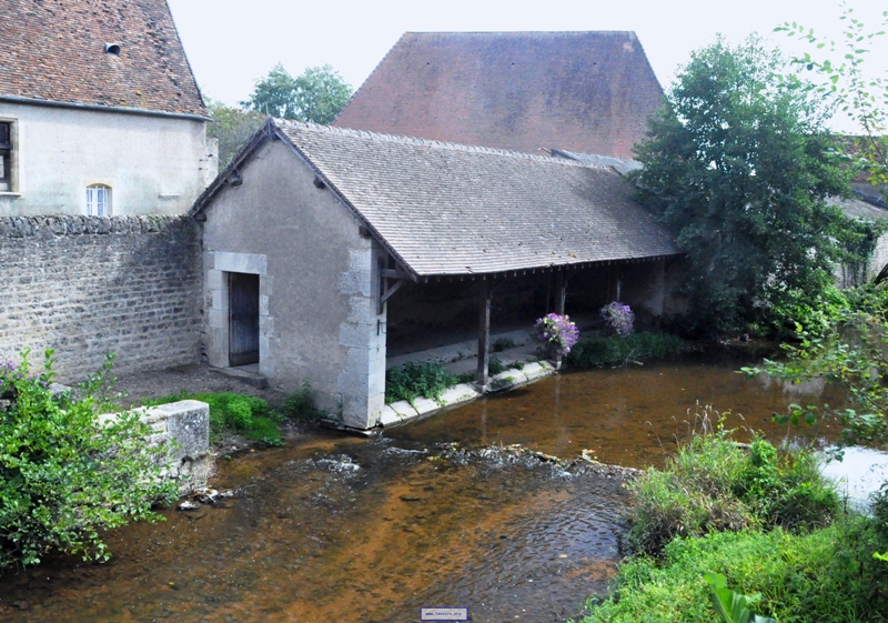 Corbigny (Nièvre) Le lavoir