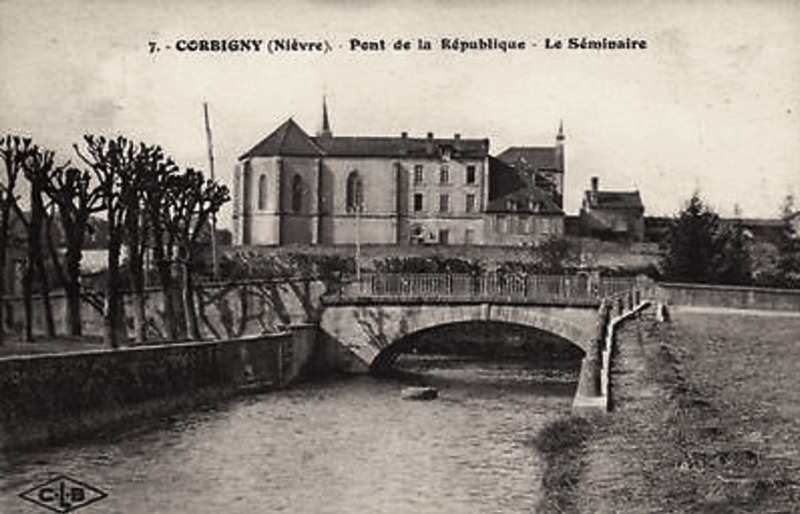 Corbigny (Nièvre) Le pont de la République CPA