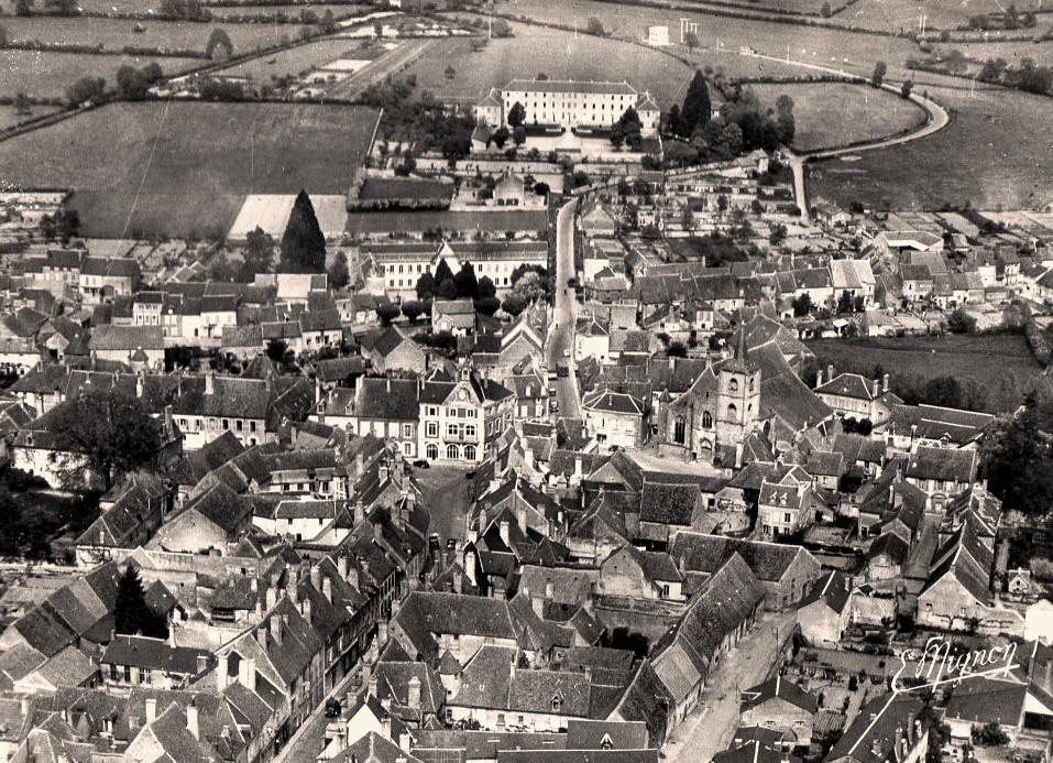 Corbigny (Nièvre) Vue générale CPA