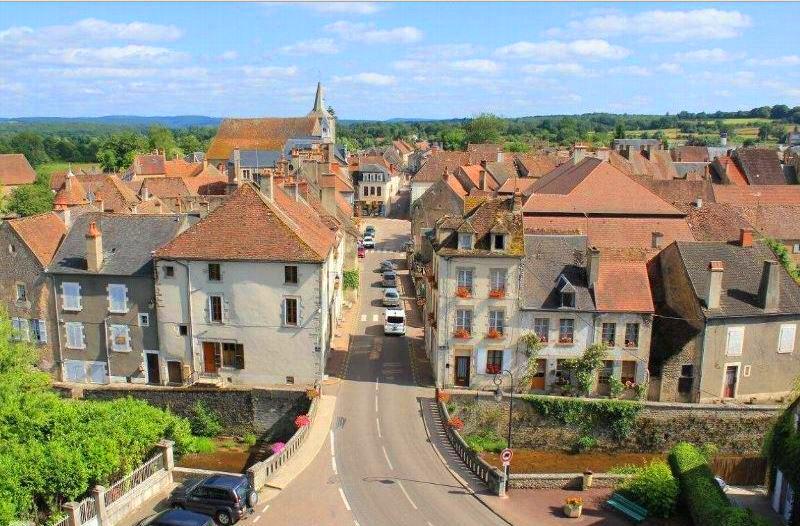 Corbigny (Nièvre) Vue générale