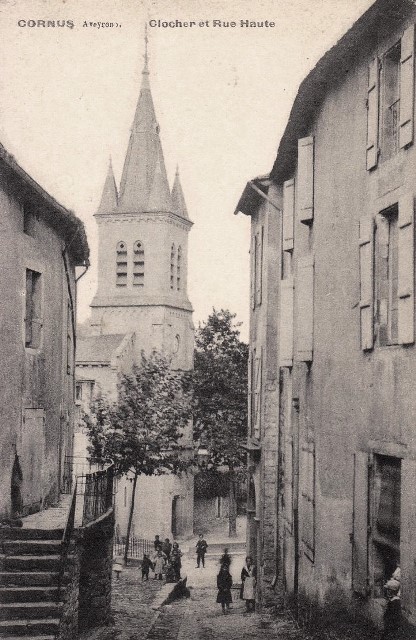L' église et la rue Haute (cpa)