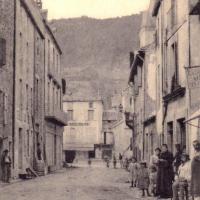 La rue du milieu (cpa)