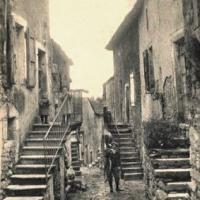 La rue du larzac (cpa)