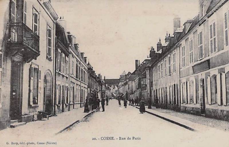 Cosne-Cours-sur-Loire (Nièvre) La route de Paris CPA