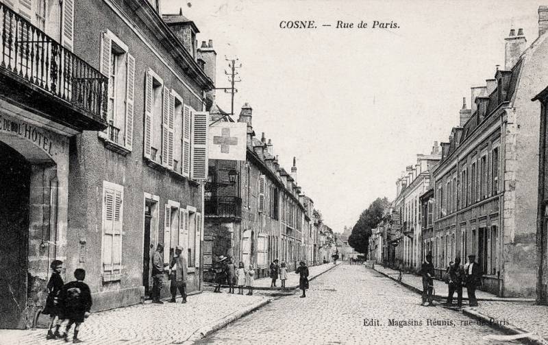 Cosne-Cours-sur-Loire (Nièvre) La route de Paris CPA