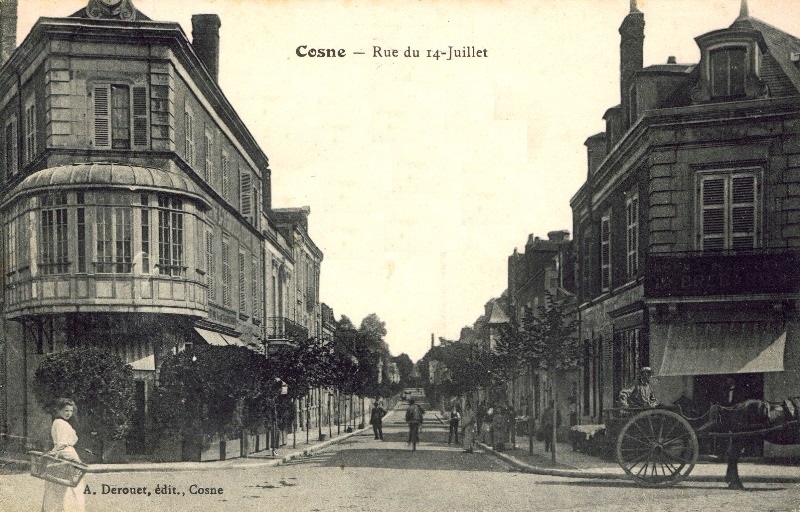 Cosne-Cours-sur-Loire (Nièvre) La rue du 14 juillet CPA