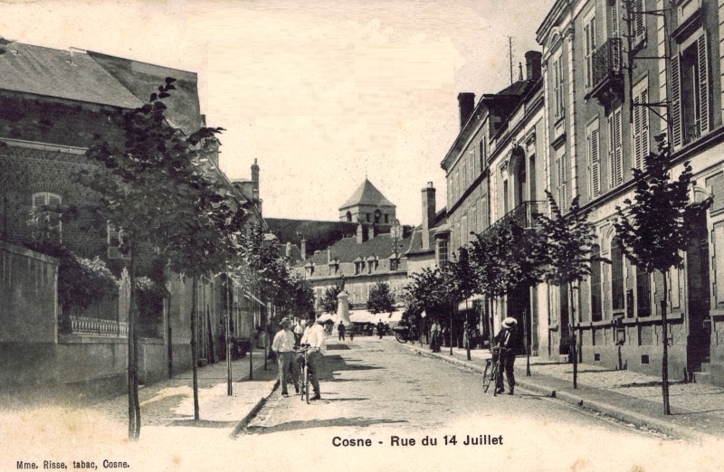 Cosne-Cours-sur-Loire (Nièvre) La rue du 14 juillet CPA