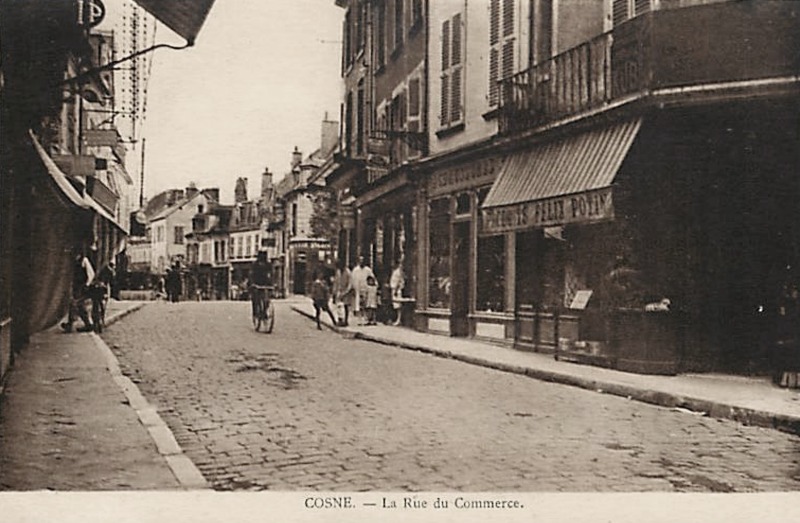 Cosne-Cours-sur-Loire (Nièvre) La rue du commerce CPA