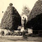 Courboin (Aisne) CPA Le monument aux morts