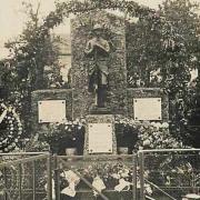 Courboin (Aisne) CPA Le monument aux morts