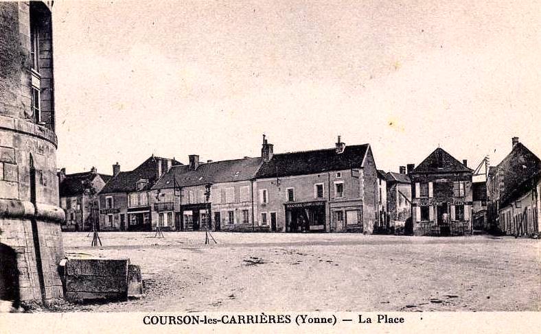 Courson-les-Carrières (89) La place CPA