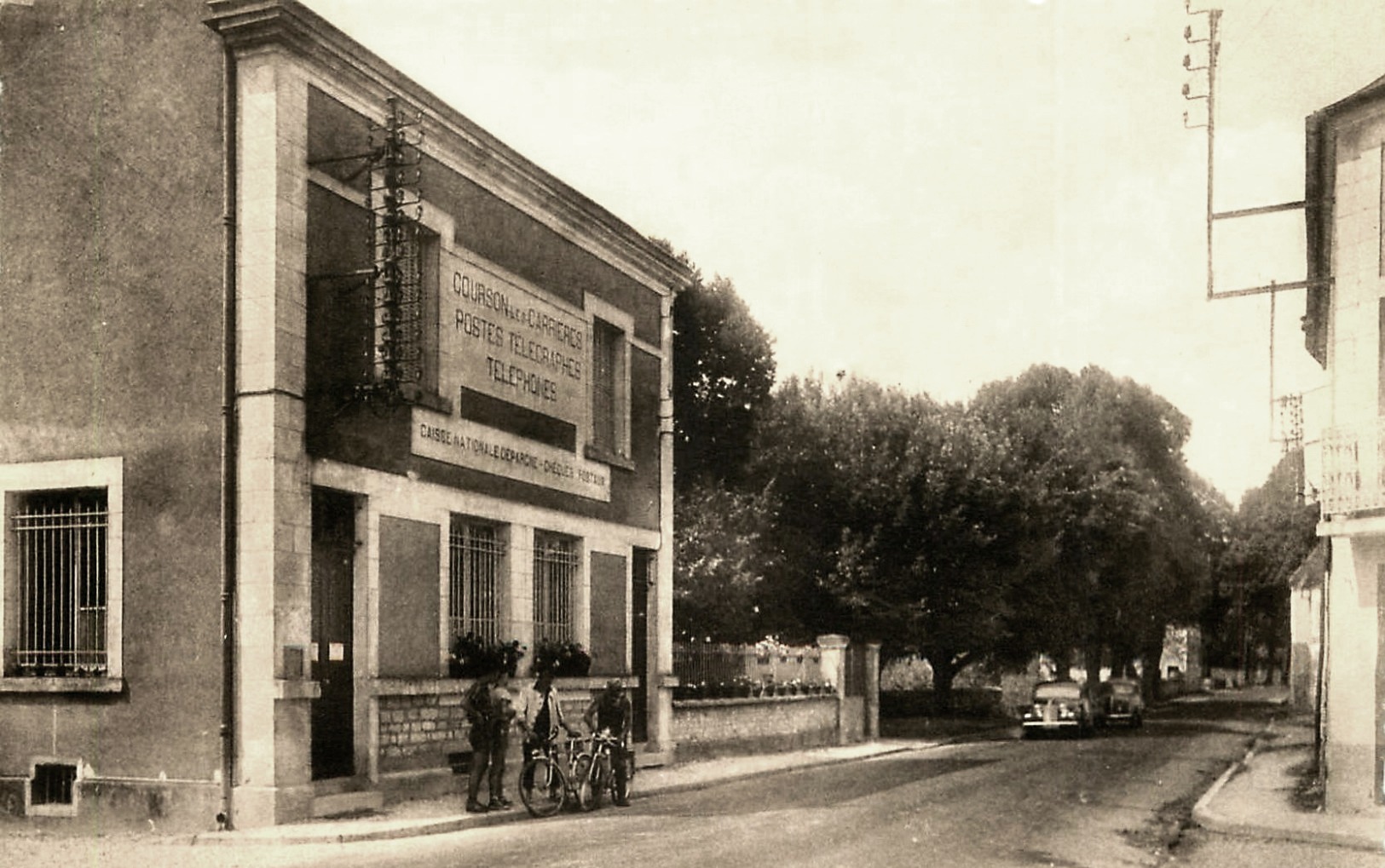 Courson-les-Carrières (89) Le bureau de Poste CPA