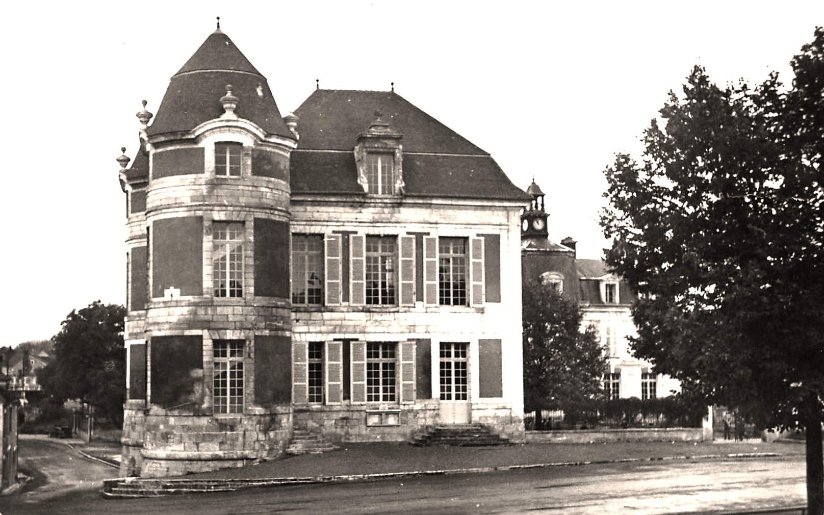 Courson-les-Carrières (89) Le château, mairie CPA