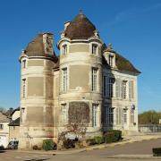 Courson-les-Carrières (89) Le château