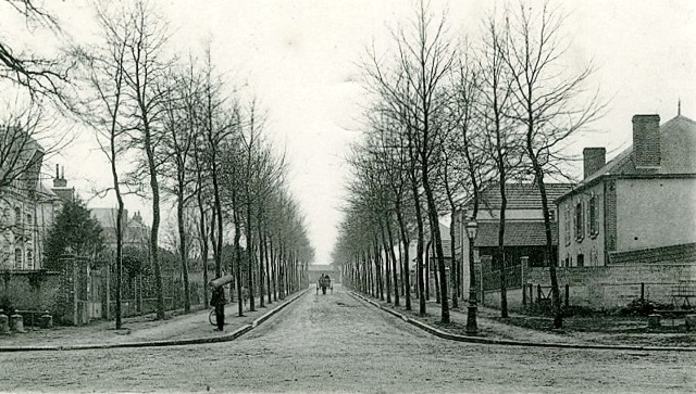 Courtenay (45) Avenue de la Gare CPA