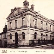 Courtenay (45) Hôtel de Ville CPA