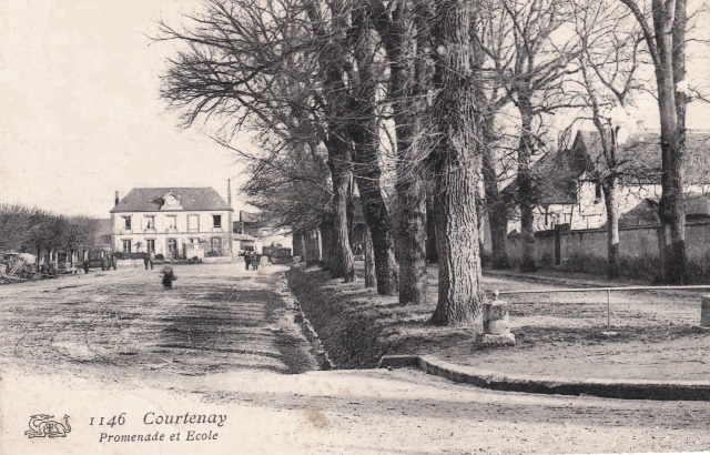 Courtenay (45) Promenade et école CPA