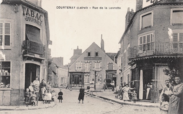 Courtenay (45) Rue de la Leurette CPA