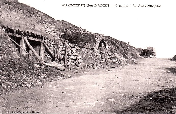 Craonne (Aisne) CPA la rue principale ruines