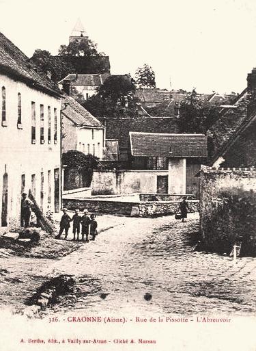 Craonne (Aisne) CPA rue de la Pissotte l'abreuvoir