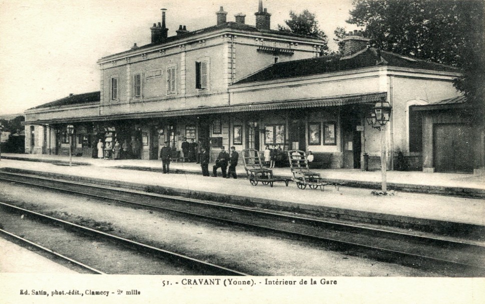 Cravant (89) La gare CPA