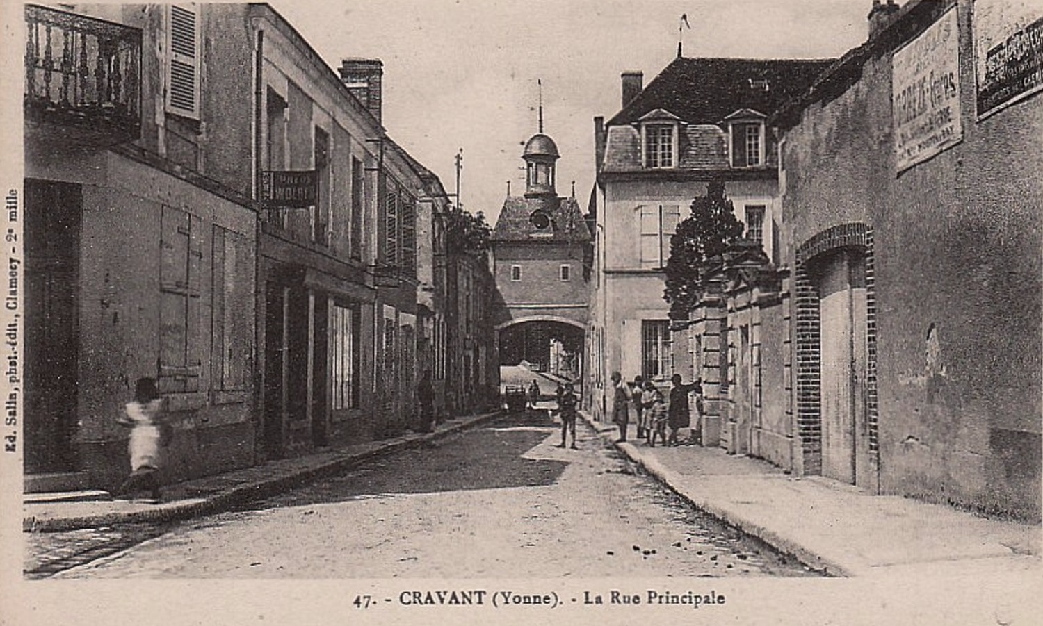 Cravant (89) La rue principale CPA