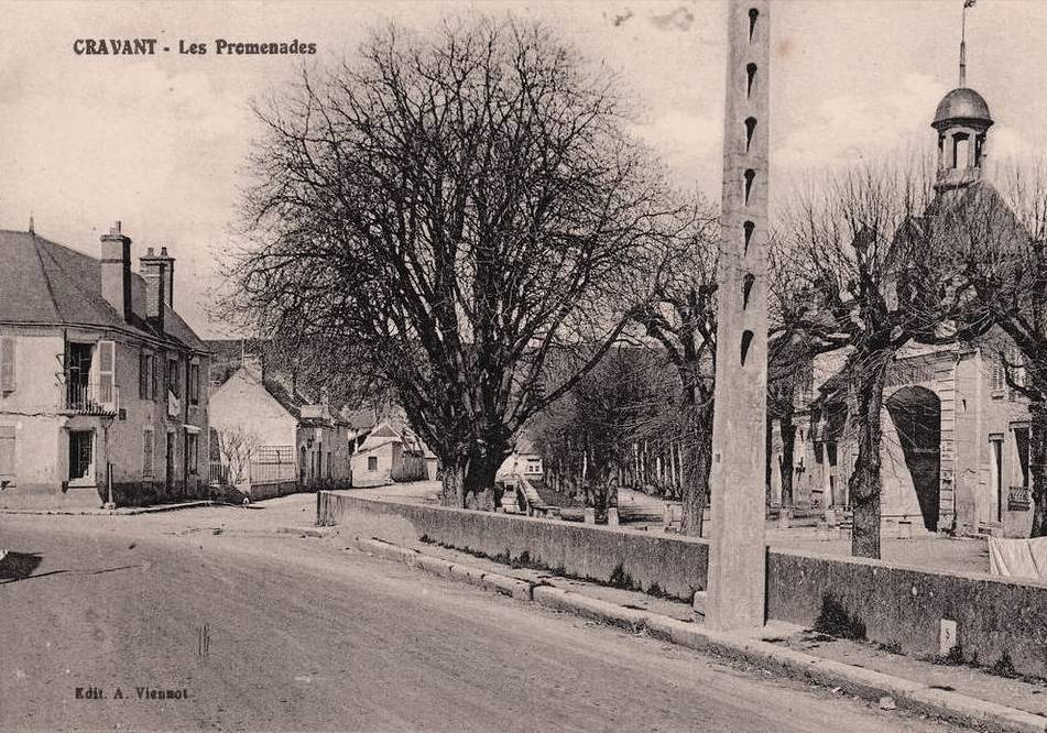 Cravant (89) Les Promenades CPA