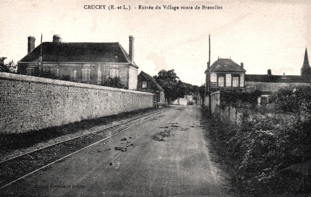 Crucey-Villages (28) La route de Brézolles CPA