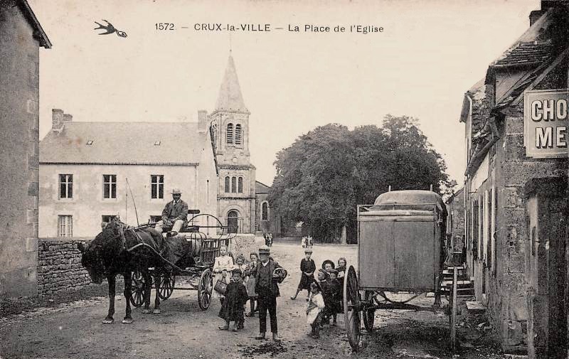 Crux-la-Ville (Nièvre) La place de l'église CPA