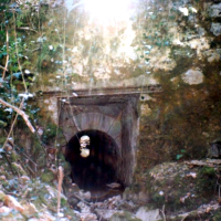 La rigole de la Vaucreuse sous la voie ferrée