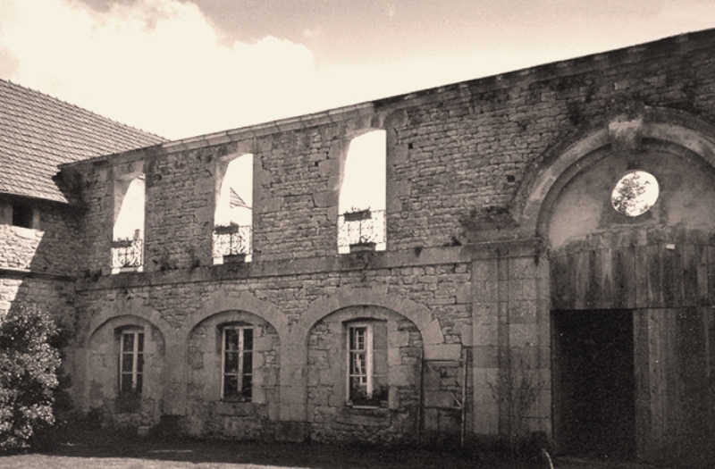 Crux-la-Ville (Nièvre) Le château de Berle CPA