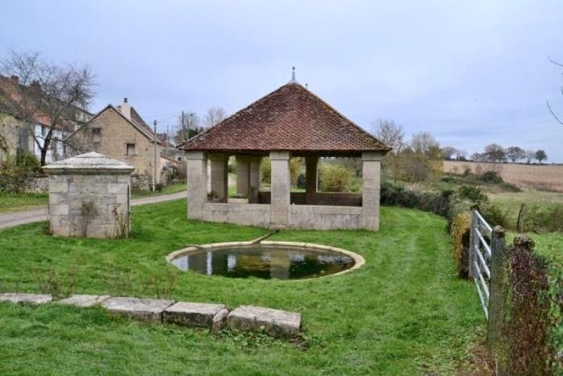 Crux-la-Ville (Nièvre) Le lavoir