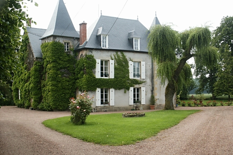 Crux-la-Ville (Nièvre) Les Perrières, le manoir