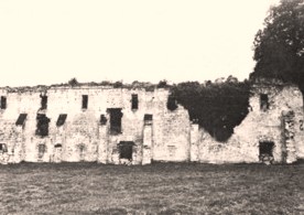 Cuissy-et-Gény (Aisne) CPA Abbaye des Prémontrés cellier en 1976