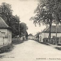 Dampierre (10) La rue de la Poste CPA