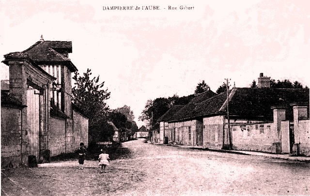 Dampierre (10) La rue Gibert CPA