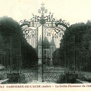 Dampierre (10) Le château, la grille CPA