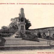 Dampierre (10) Monument aux morts CPA