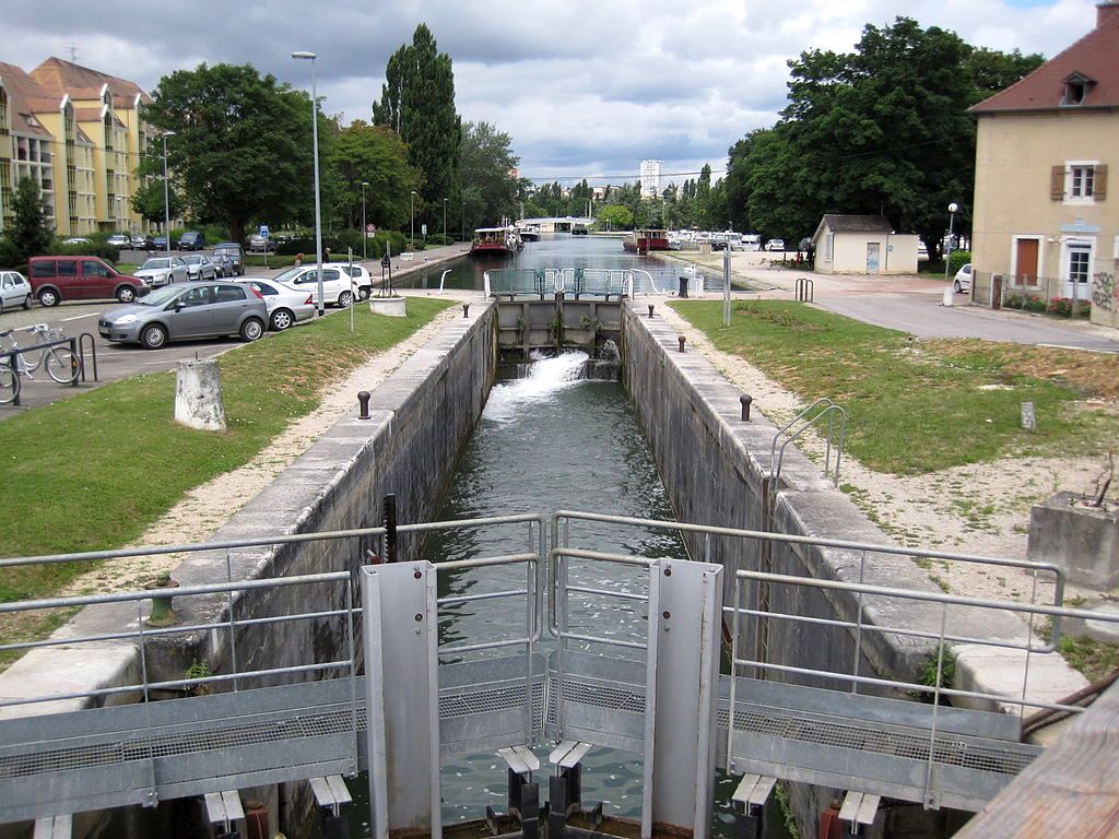 Dijon (Côte d'Or) Ecluse du Canal de Bourgogne
