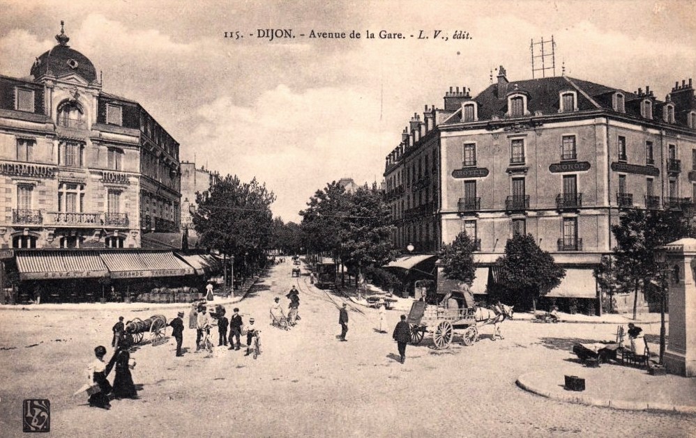 Dijon (Côte d'Or) L'avenue de la Gare CPA