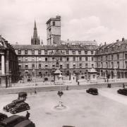 Dijon (Côte d'Or) L'Hôtel de ville et la Place de la Libération CPA