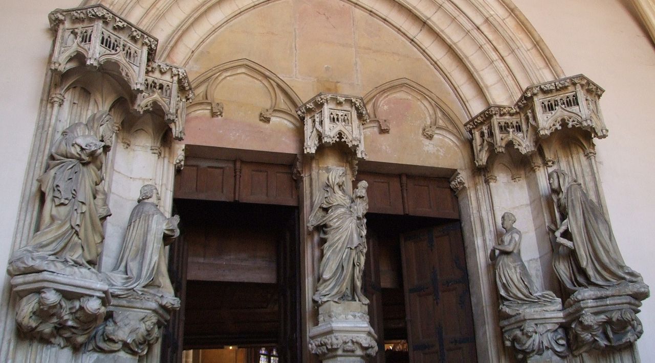 Dijon (Côte d'Or) La chapelle de la Chartreuse de Champmol, portail