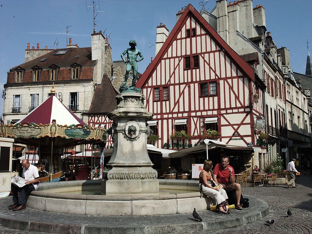 Dijon (Côte d'Or) La fontaine du bareuzei, place François Rude