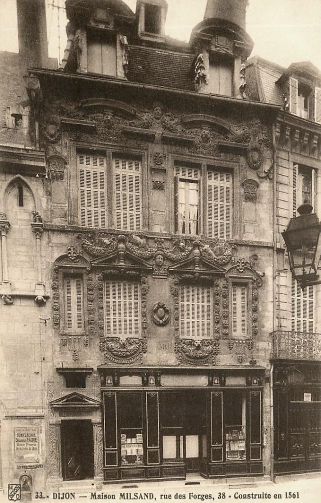 Dijon (Côte d'Or) La Maison des Ambassadeurs, rue des Forges CPA