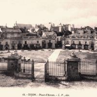 Dijon (Côte d'Or) La Place d'Armes CPA