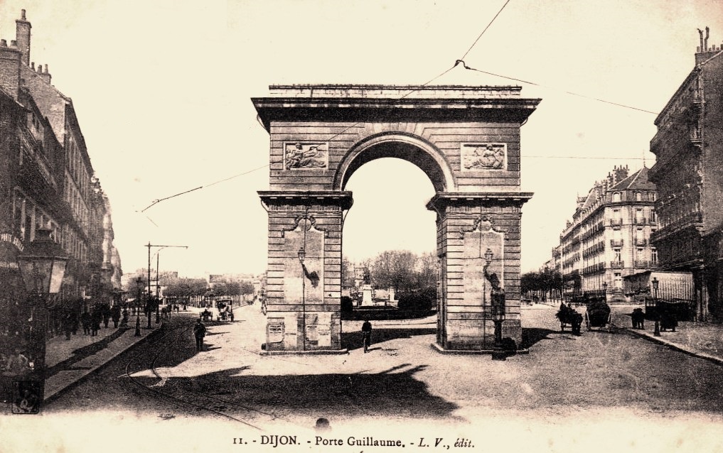 Dijon (Côte d'Or) La Place Darcy et la porte Guillaume CPA