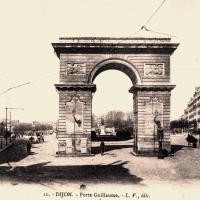 Dijon (Côte d'Or) La Place Darcy et la porte Guillaume CPA