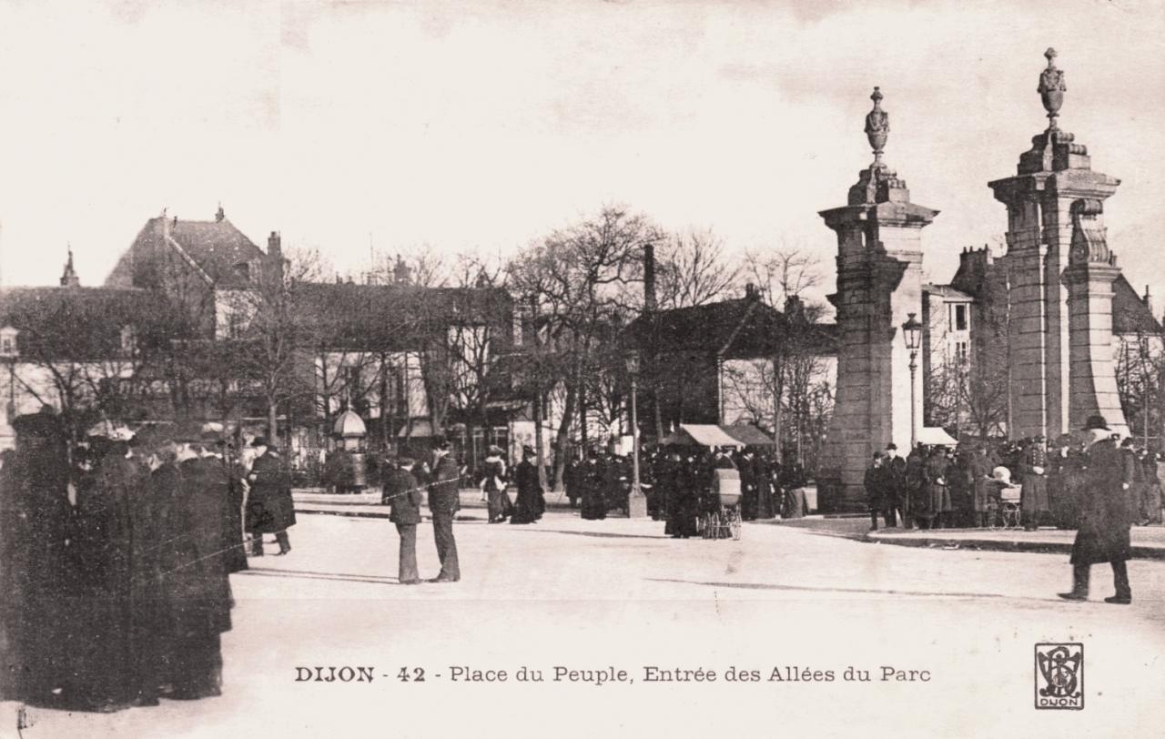 Dijon (Côte d'Or) La place du Peuple CPA